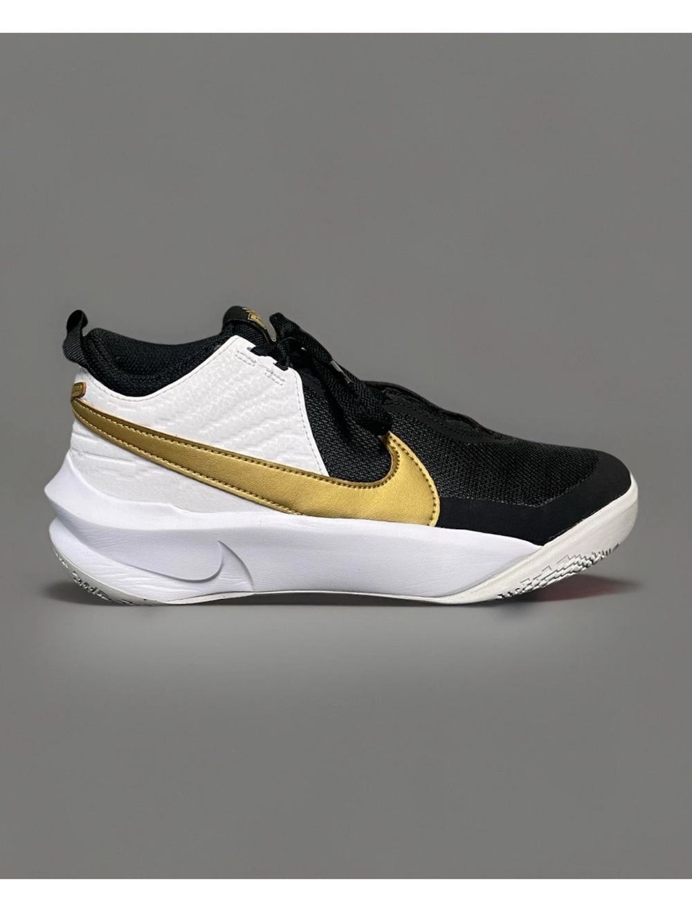 Nike Team Hustle D 10 GS Black Metallic Gold White Women's Sneakers Size 7-7.5